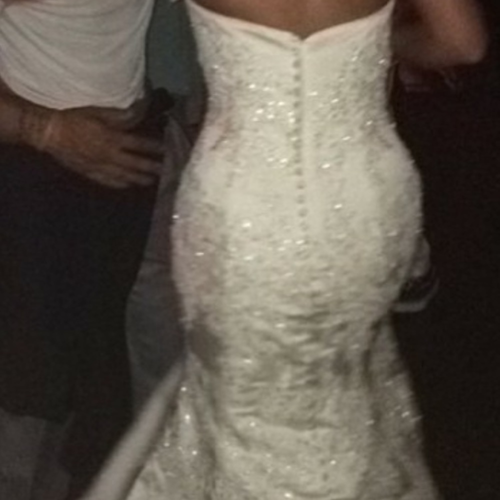 David’s bridal wedding dress size 6 - Picture 3 of 3